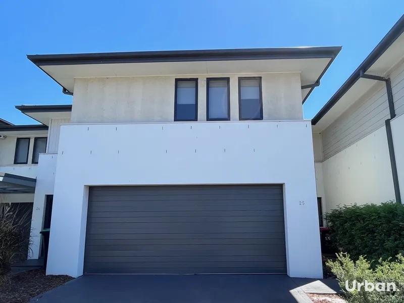 Renovated 3 Bedroom Townhouse With Ducted Air!