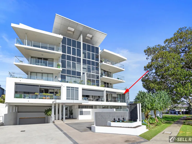 MODERN, SOPHISTICATED & STYLISH BAYSIDE LIVING