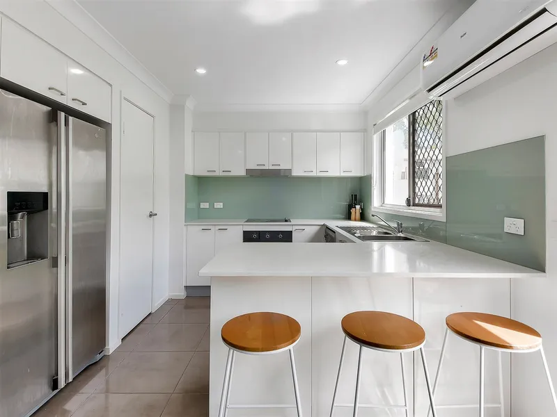 Massive Townhouse, Ready to Move into and Incredibly Modern!