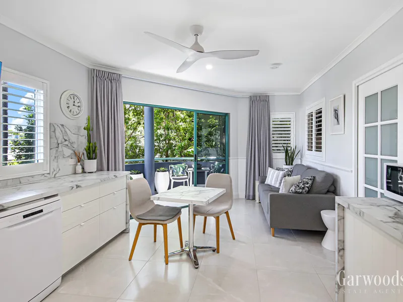 Absolutely stunning one bedroom fully furnished apartment