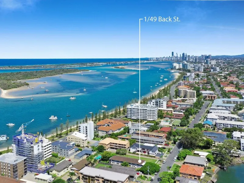 2-Bedroom Ground Floor Unit – Walk to Broadwater