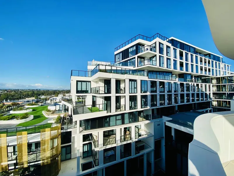 BRAND NEW TWO BEDROOM APARTMENT IN THE HEART OF OAKLEIGH