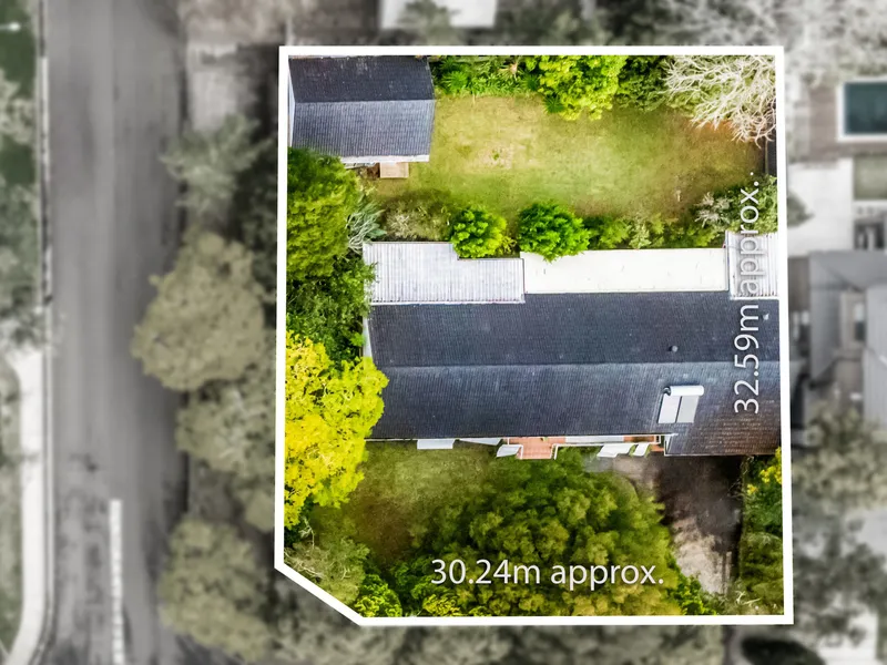 Prized opportunity on a level 986m2 block, footsteps from rail