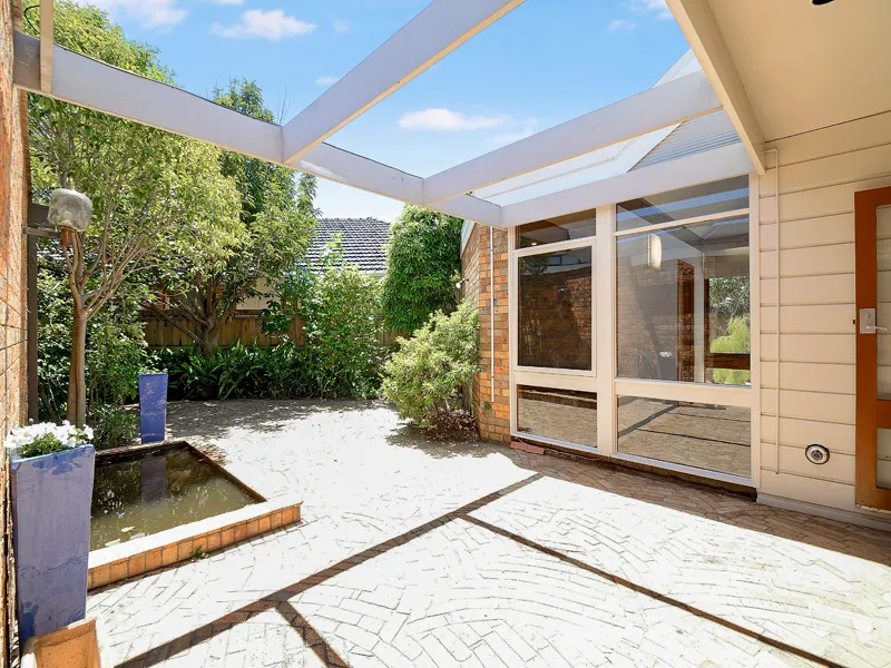 ARCHITECT DESIGNED VILLA