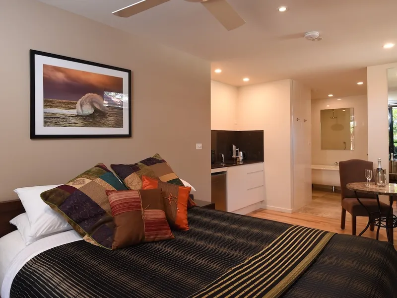 STUNNING FURNISHED STUDIO APARTMENT