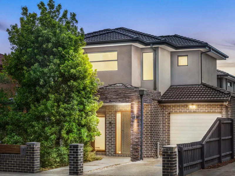 *** FORTHCOMING AUCTION***  Modern Living with Style!