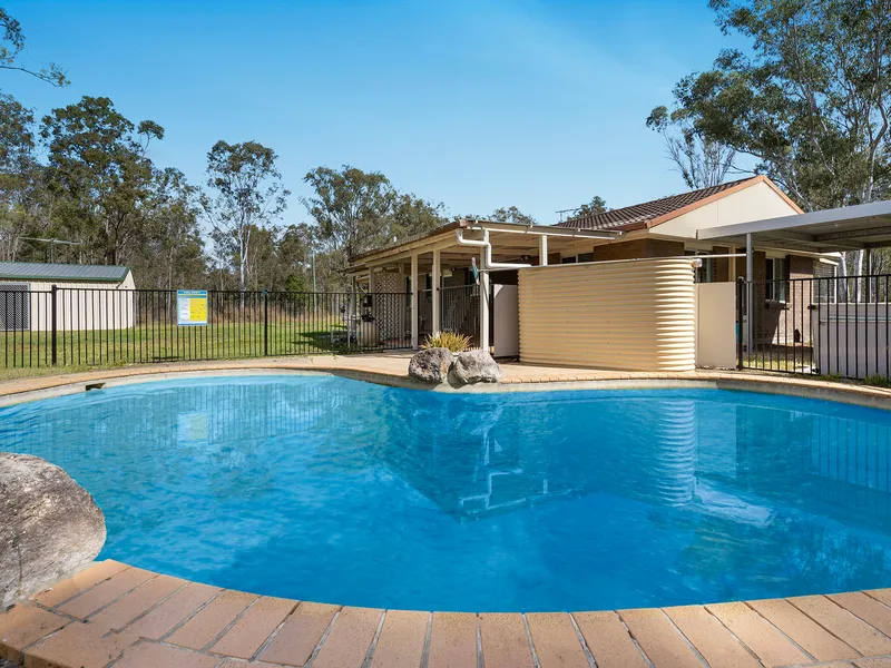 Acreage Family Home! Quiet living!