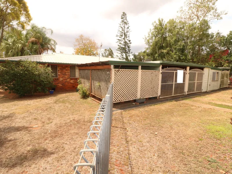 CENTRAL LOCATION AND VERY ROOMY