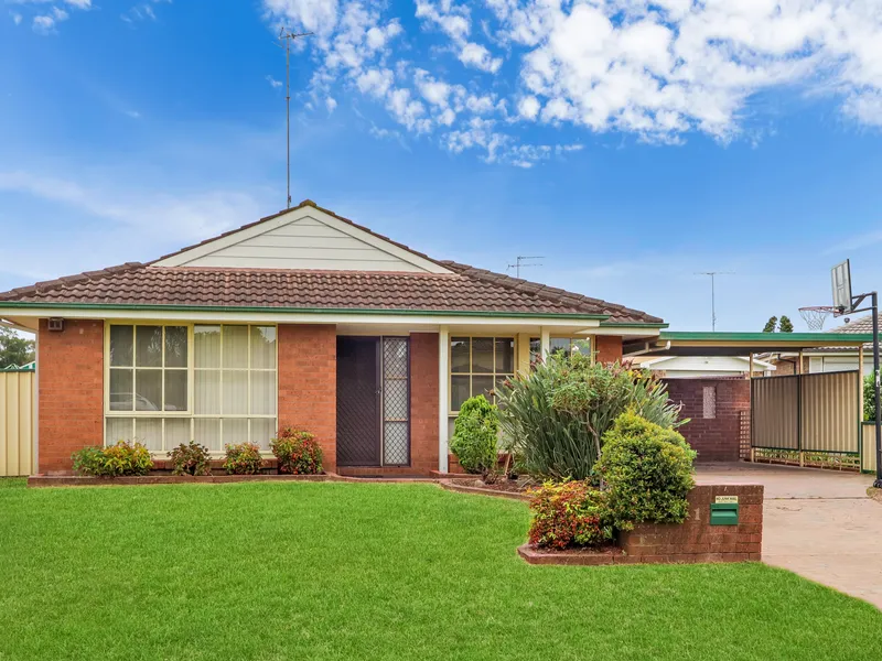 Neat Family Home in great location. !