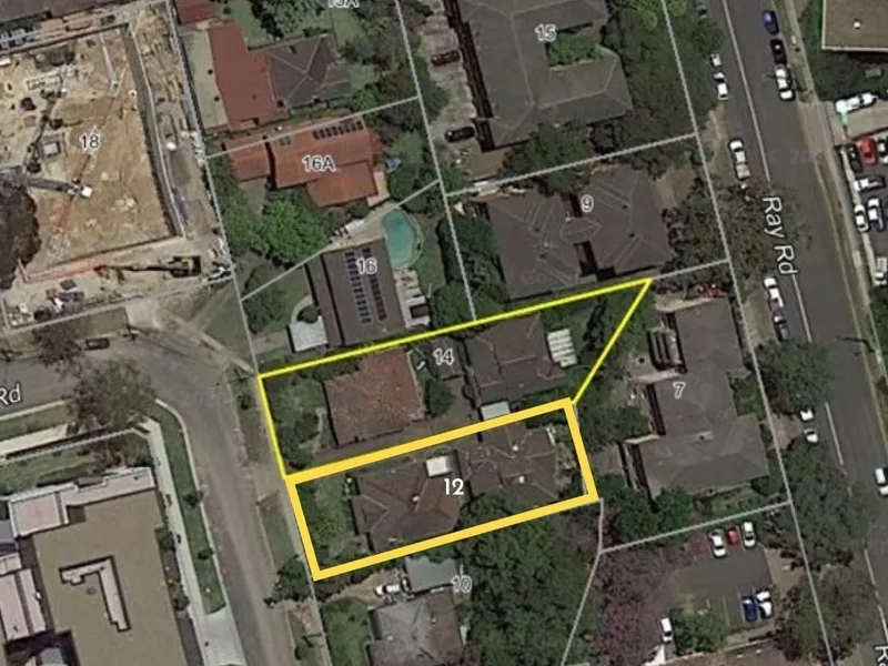 Exceptional R4 Zoned , 8 levels Development Site (STCA)