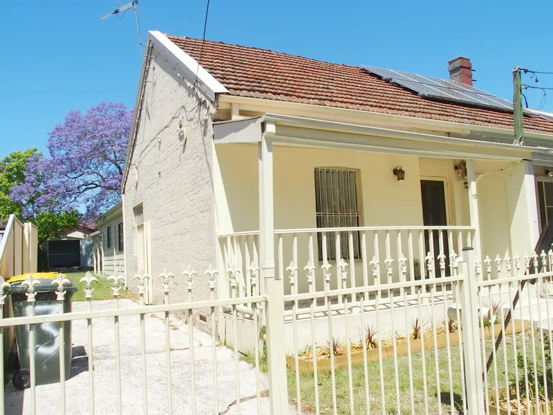 Fully Renovated 2 Large Bedrooms Medern Brick and Clad Home