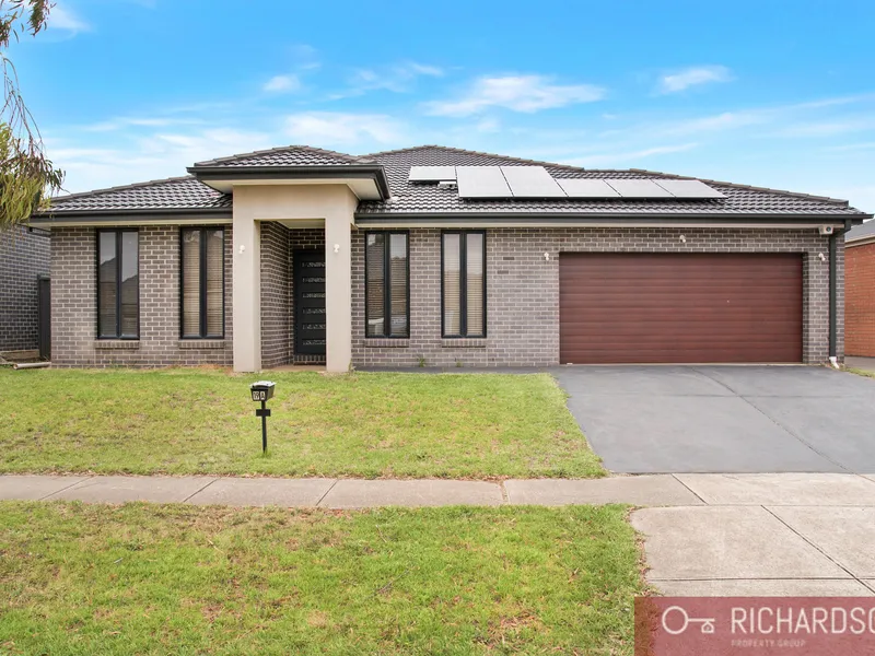 Manor Lakes Living - Immaculate Family Home.