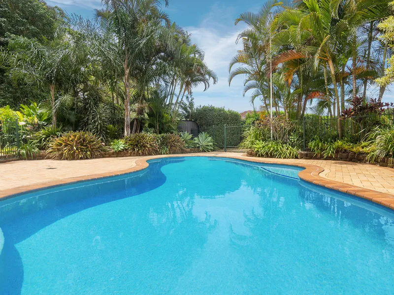 LARGE PRIVATE 956m2 BLOCK BACKING ONTO BUSHLAND