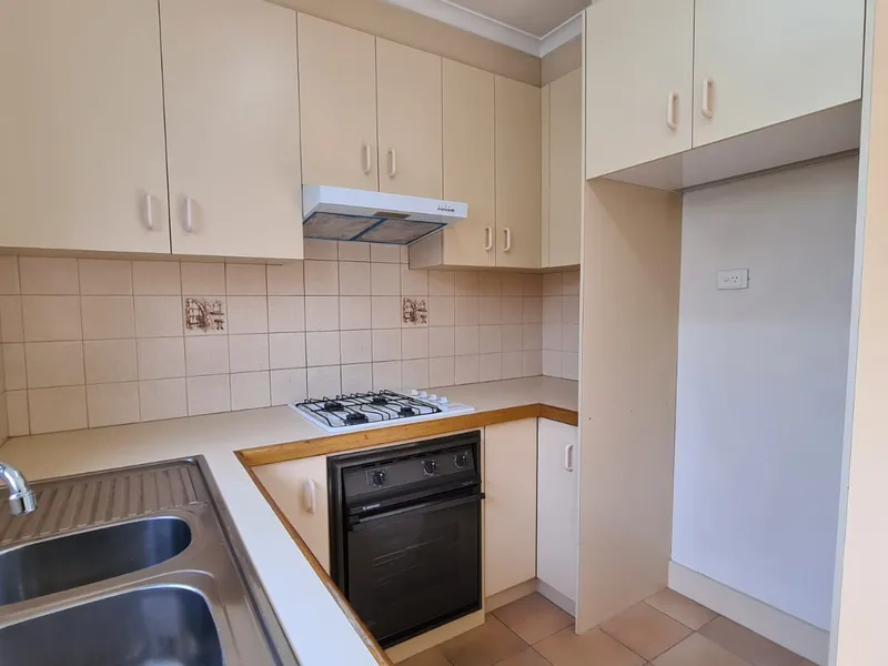 SPACIOUS 2 BEDROOM UNIT WITH DUCTED HEATING & LOCK UP GARAGE| HODGES CAULFIELD