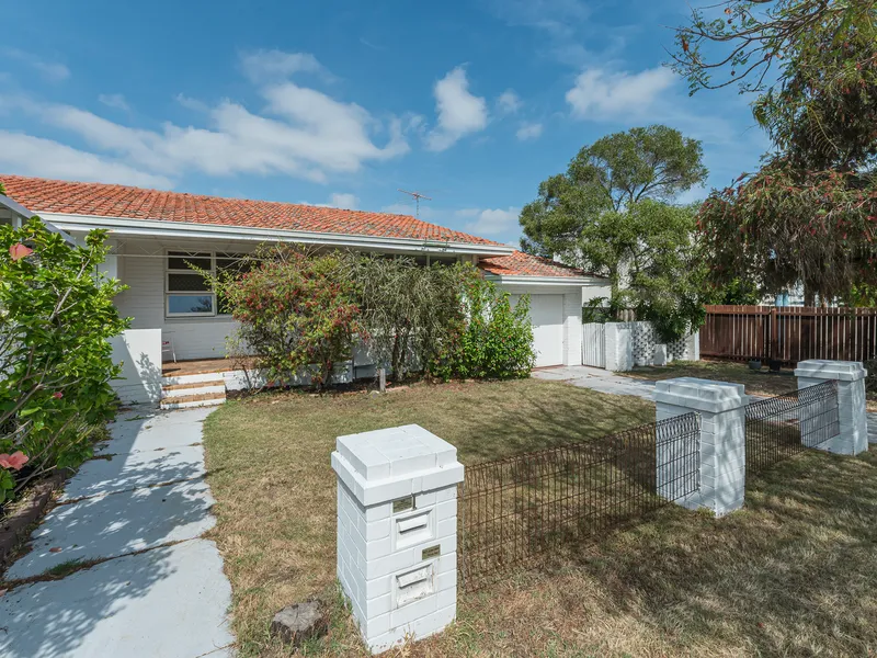 Lovely 2 bedroom and 1 bathroom Villa, Available Now!