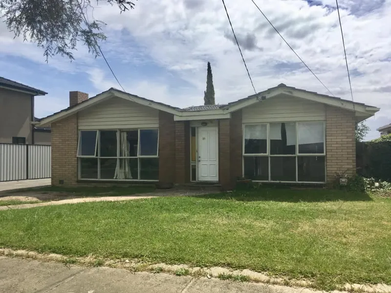 Large House in a Quiet Street!