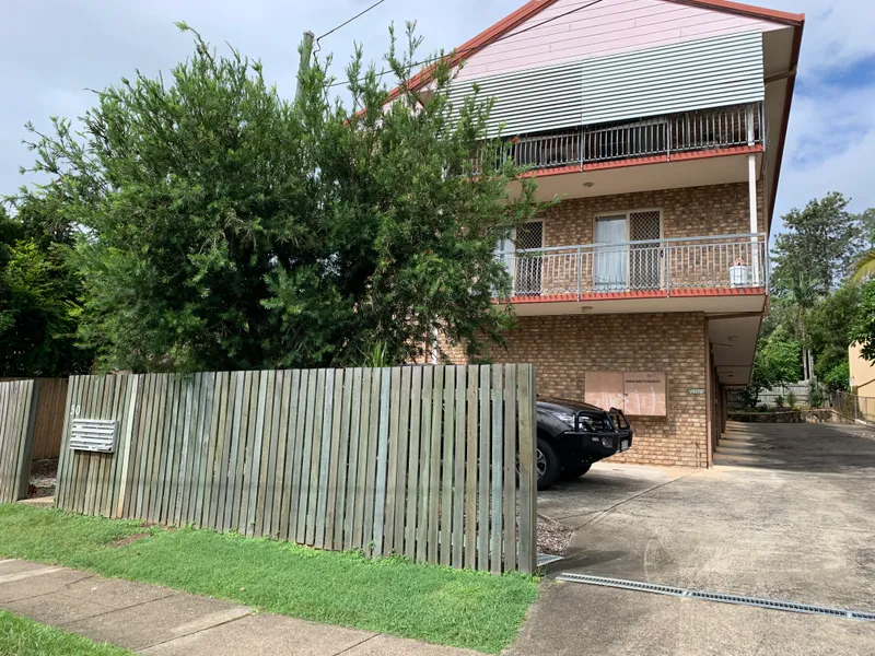 Top Floor Unit in Great Location!