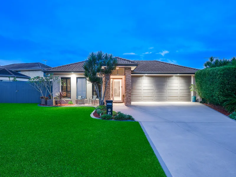 Stylish & Modern Family Home in Fantastic Location!