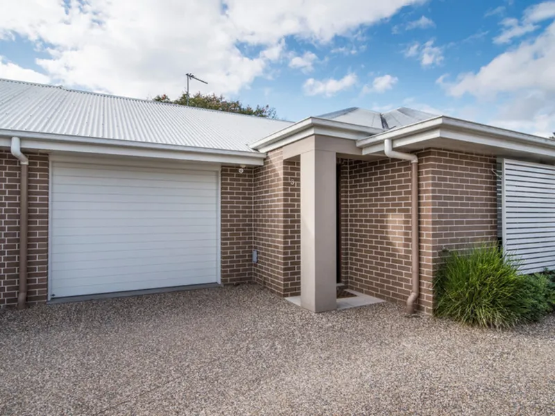 Desirable North Toowoomba Unit in Central Location!
