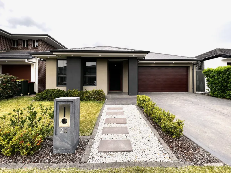 STUNNING 4 BEDROOM SINGLE LEVEL HOME