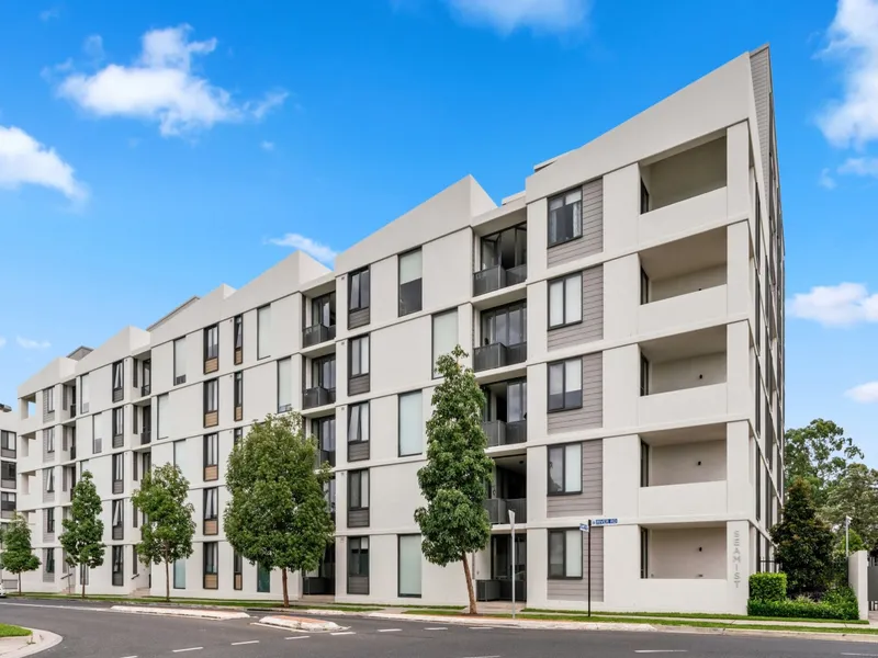 Seamist - Two bedroom apartment with high ceiling & two car spaces