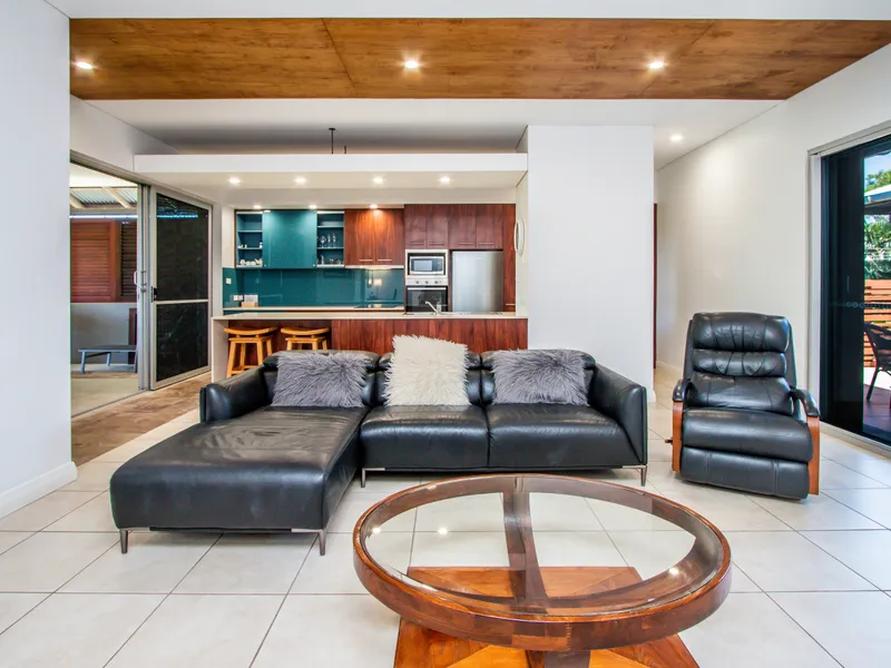 STYLISH BEACH HOME IN ONE OF THE BEST TOWN CENTRE RESORTS