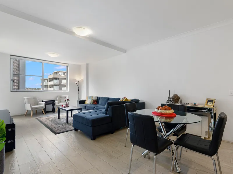 HUGE MODERN APARTMENT IN THE HEART OF PUNCHBOWL - ENTRY FROM MATTHEW ST!