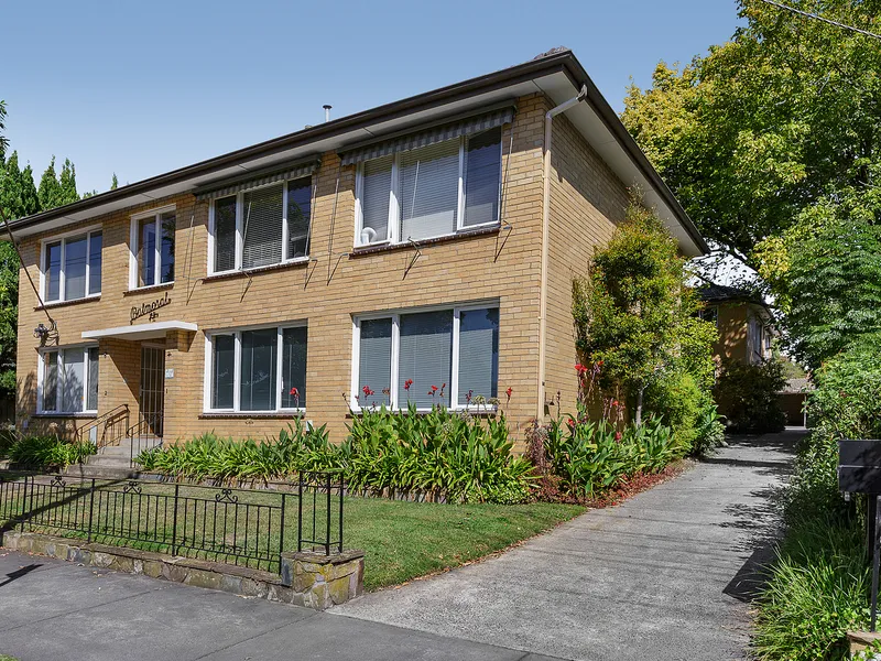 Tree Top Outlook, freshly pained with new carpet...