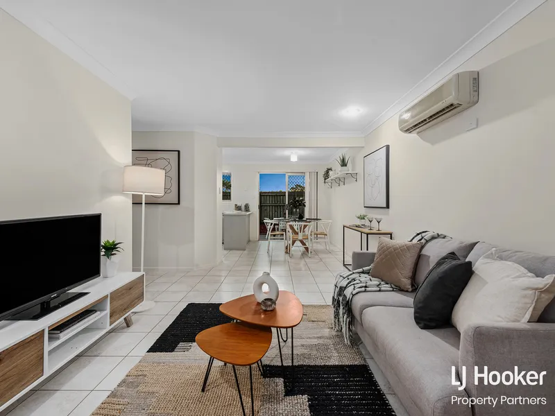 VACANT AND READY FOR A LUCKY NEW OWNER!!