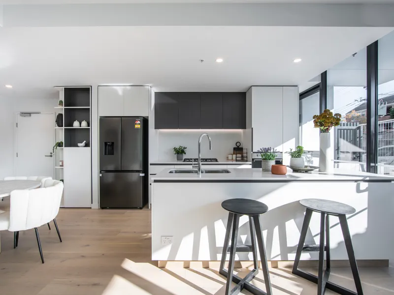 Spacious 2bed 2bath 1 carpark