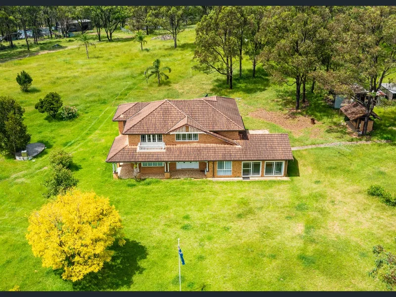 Acerage Style Living