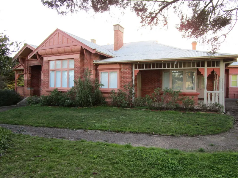 Kalimna Park - Grand Country Living on 0.5 Acres