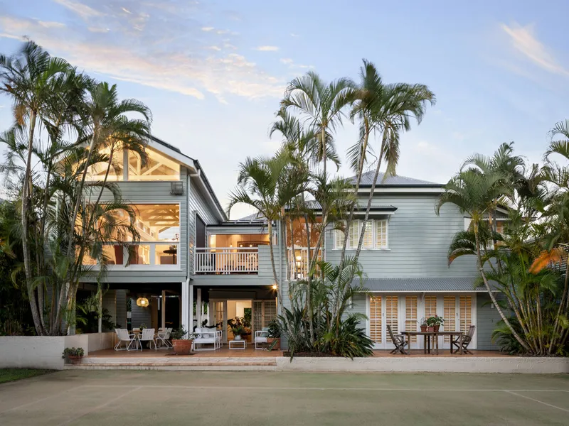 Elegant Tennis Court Home, Walk to Churchie