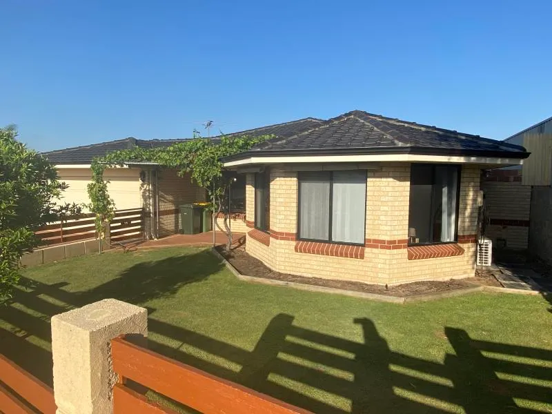 GORGEOUS 4 x 2 WITH SOLAR