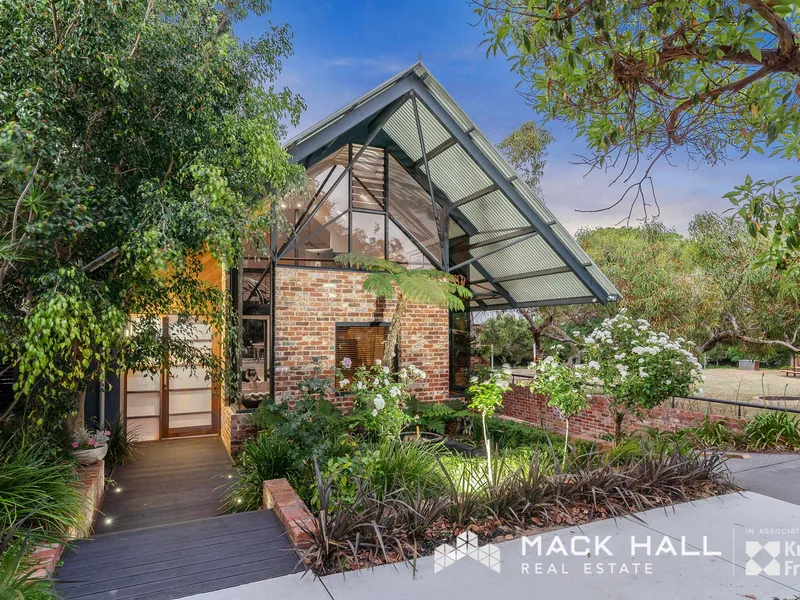 UNIQUE PARK STREET - BEAUTIFULLY TIMELESS