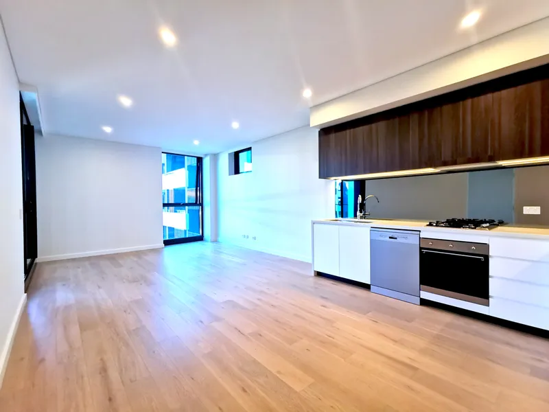Brand NEW, Over sized 1bed apartment + large study area! Luxury design and great life style!
