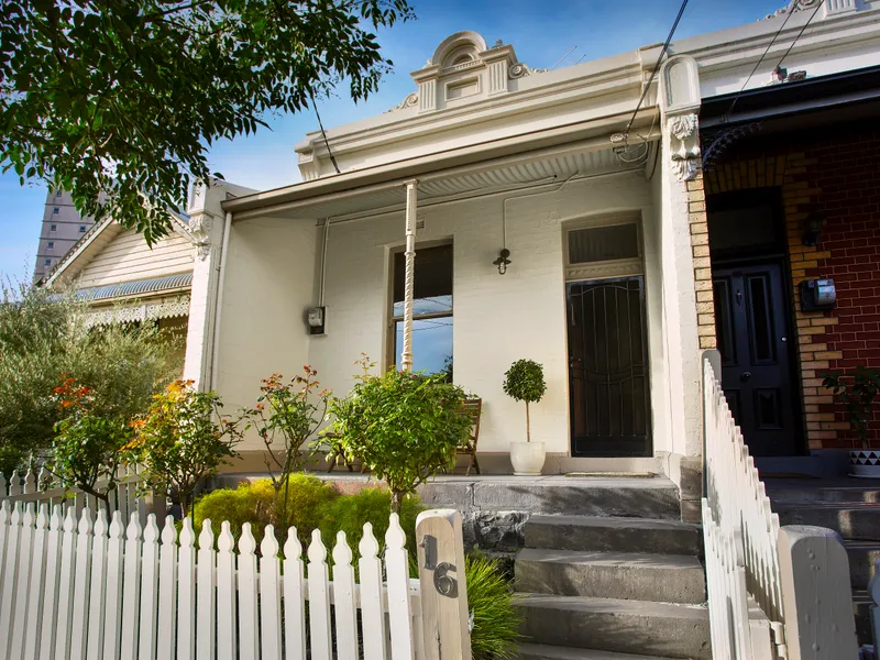 VICTORIAN ELEGANCE WITH SIGNATURE STYLE
