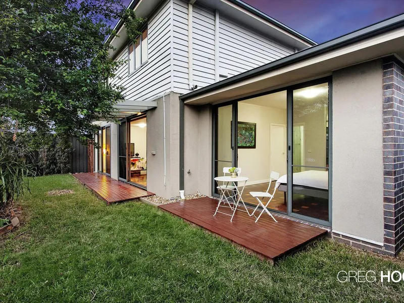 Impeccable townhouse with 2 courtyards!