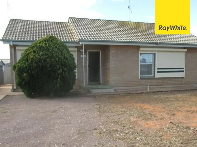 Neat Family home close to shopping centre