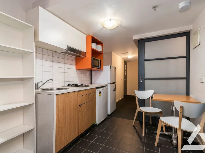 FURNISHED 2 BEDROOM IN THE HEART OF THE CBD!