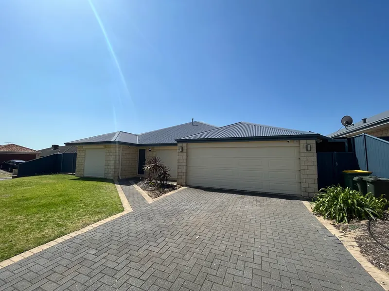 ALL THE EXTRAS - Ducted R/C air con, Alarm, Solar Panels, Side access to shed, Roller shutters