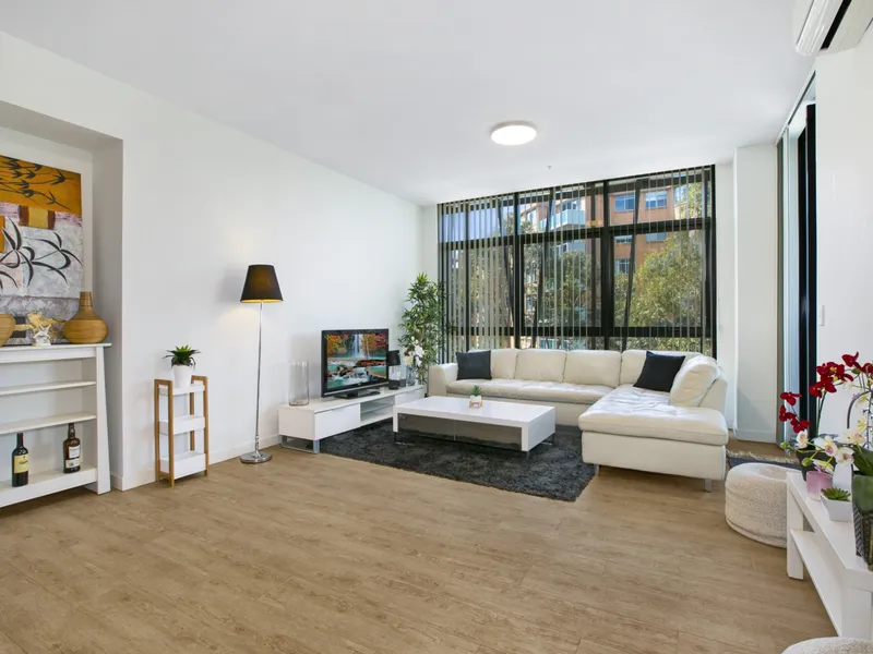 FRESHLY BUILT 2 BEDROOM APARTMENT WITHIN WALKING DISTANCE PARRAMATTA CBD