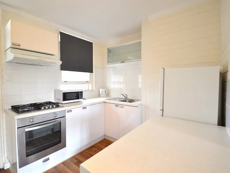 FULLY FURNISHED 1X1 UNIT IN THE UWA/ RIVER PRECINCT!