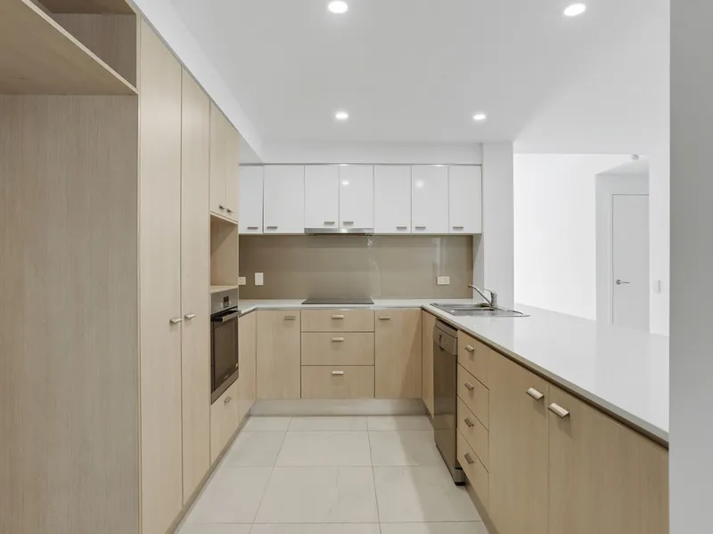 LARGE RESORT STYLE APARTMENT! ULTRA MODERN, 2 LIVING SPACES, 2 LARGE BALCONIES, SECURE STORAGE CAGE!