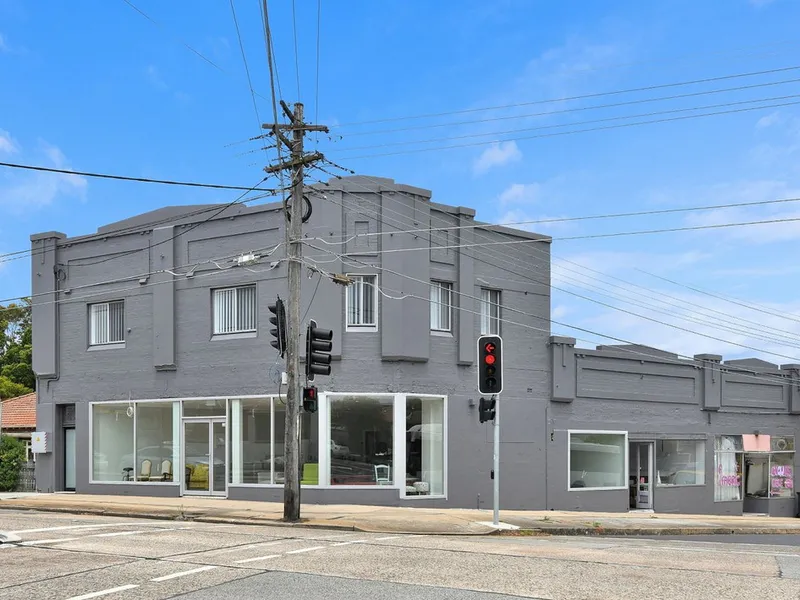 Beautifully renovated 3 bedroom apartment