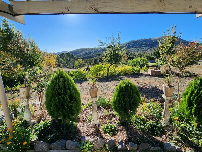 Gorgeous 2 bedroom apartment for rent on acreage with views overlooking Ginninderra gorge