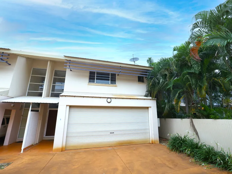 THREE BEDROOM TOWNHOUSE IN A QUIET LOCATION!!