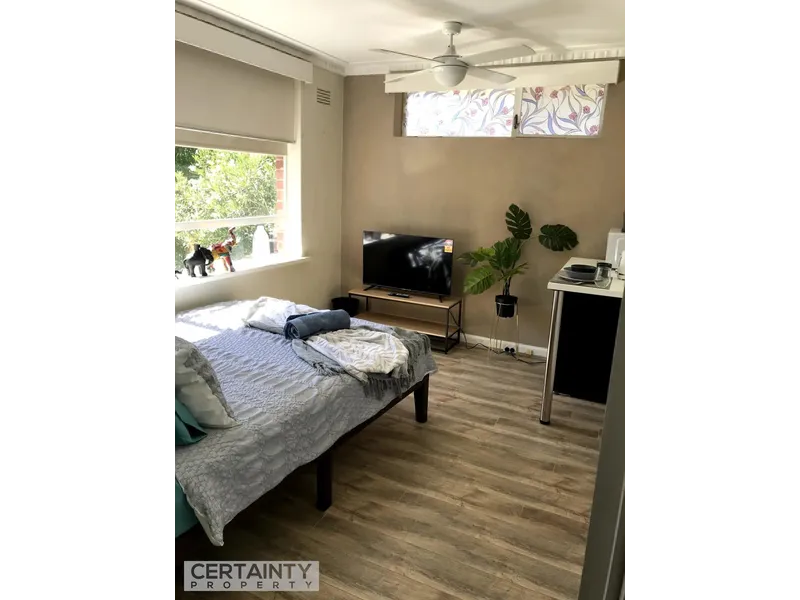 Modern Room In Central Balwyn North Location!