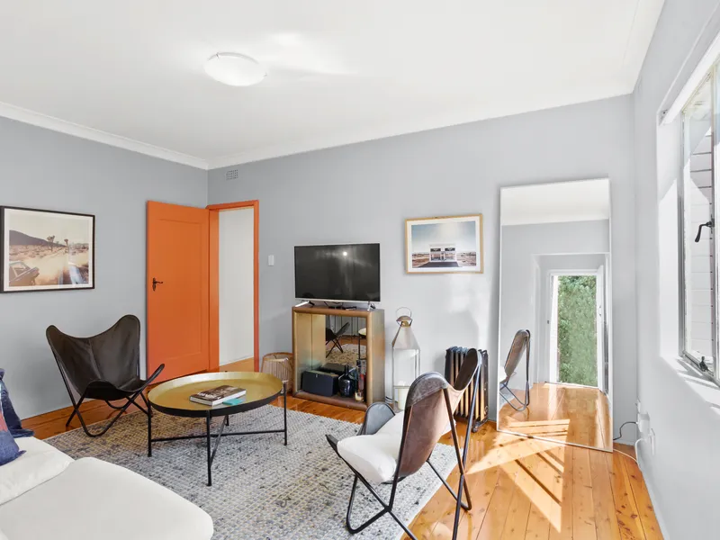 STYLISHLY UPDATED & SUN-LIT TOP FLOOR APARTMENT