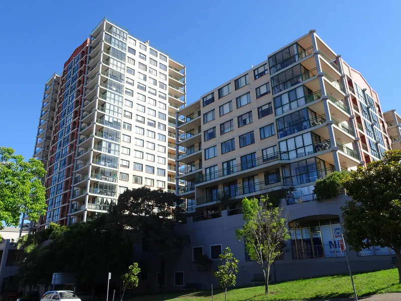 Spacious 2 bedrooms Apartment Located In The Heart of Hurstville